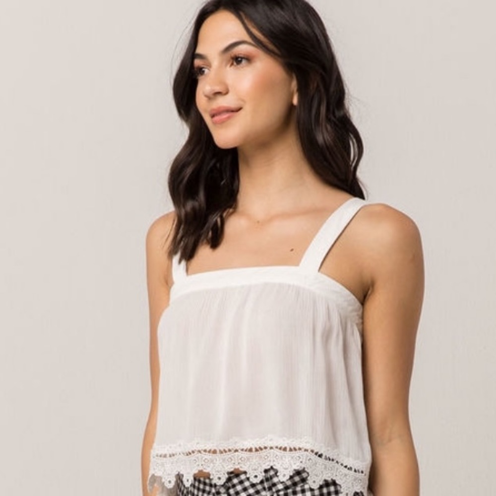 IVY & MAIN Crochet Crop Womens Tank Top